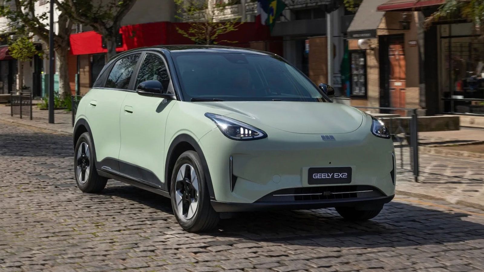 Το νέο ηλεκτρικό της Geely διαθέτει πίσω ανάρτηση πολλαπλών συνδέσμων, μια λύση που συναντάμε συνήθως σε μεγαλύτερα και ακριβότερα αυτοκίνητα.